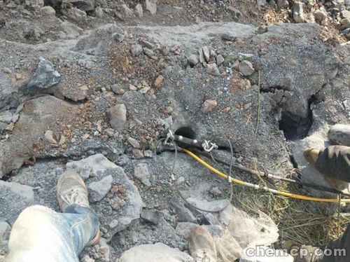 厂家:铁矿开采小型静态分裂机喀什地区